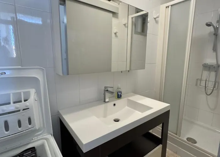 Front De T2 Balcon, Jardin, Garage, Proche Commerces Apartament