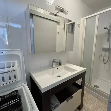 Front De T2 Balcon, Jardin, Garage, Proche Commerces Apartman